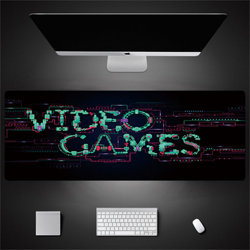 Tech-Tastatur-Maus-Schreibtischunterlage mit übergroßen Nähten im industriellen Stil