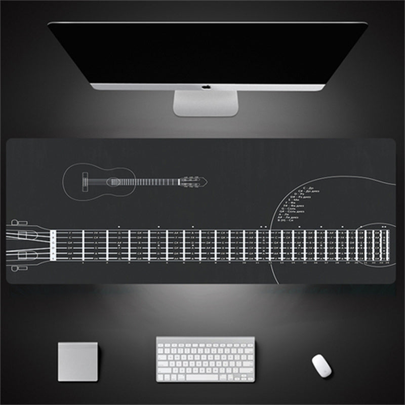 Tech-Tastatur-Maus-Schreibtischunterlage mit übergroßen Nähten im industriellen Stil